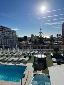 Vista piscina/mare
