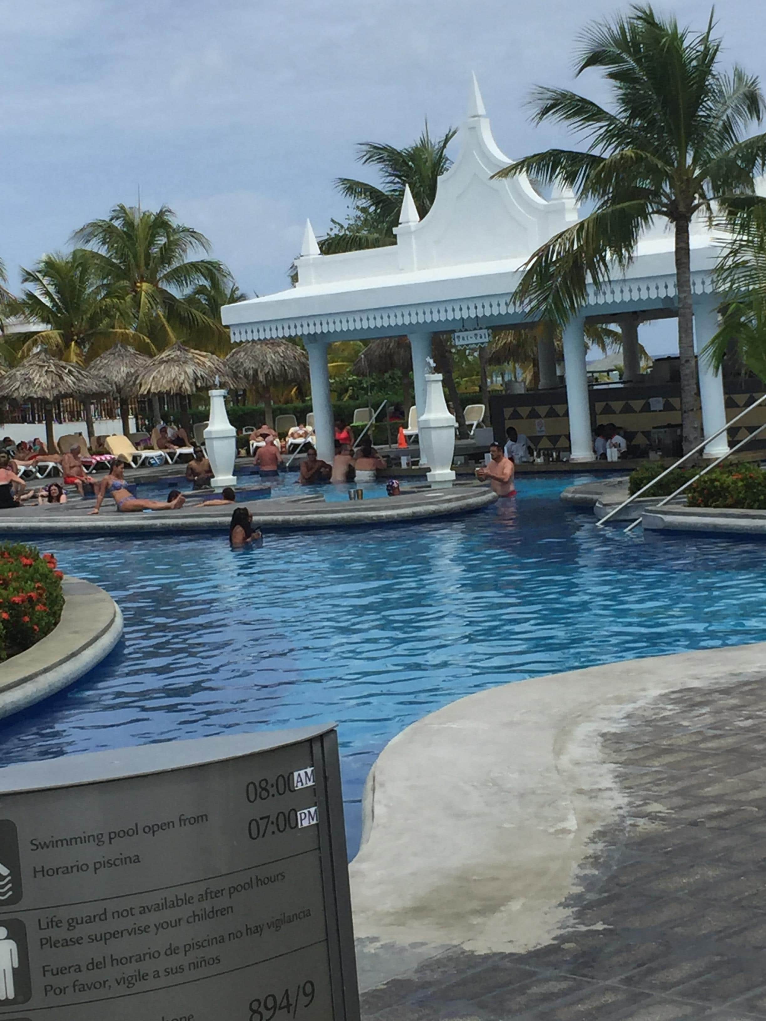 Swim up bar