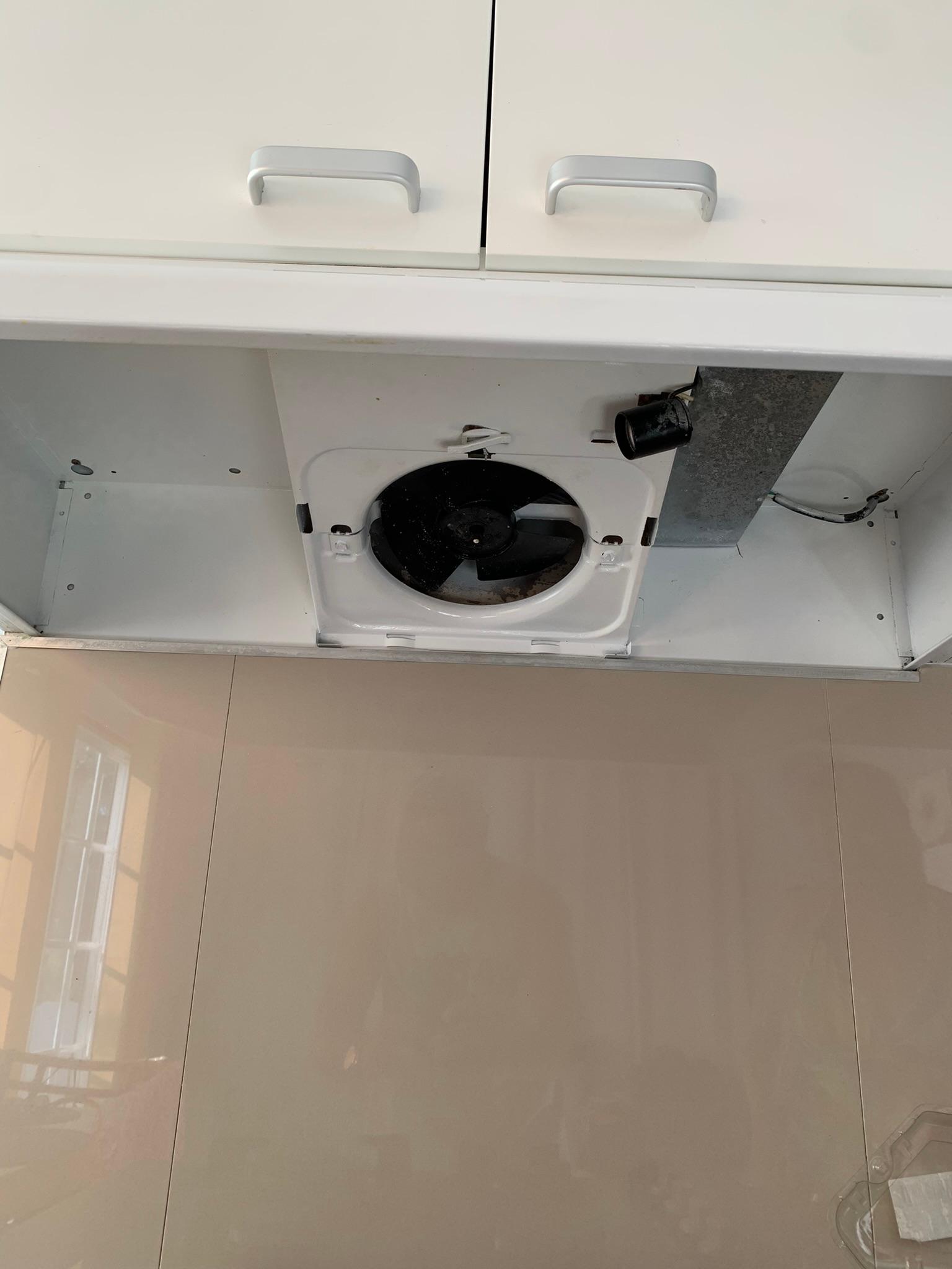 Range hood, no light and fan not working.