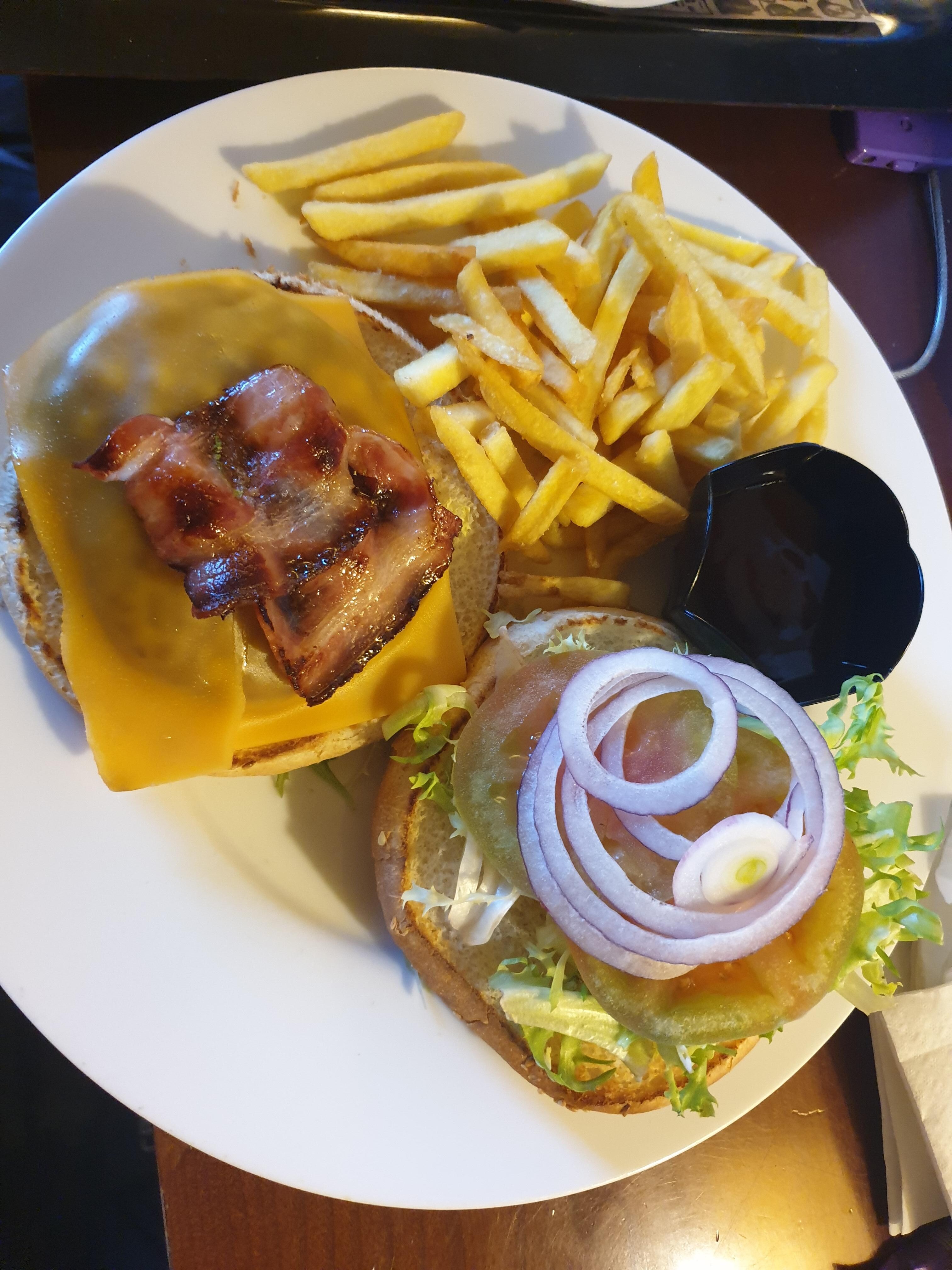 룸스비스중 하나였던 bbq햄버거