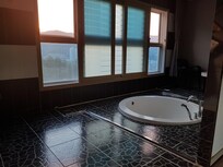 창문쪽 개인 욕조