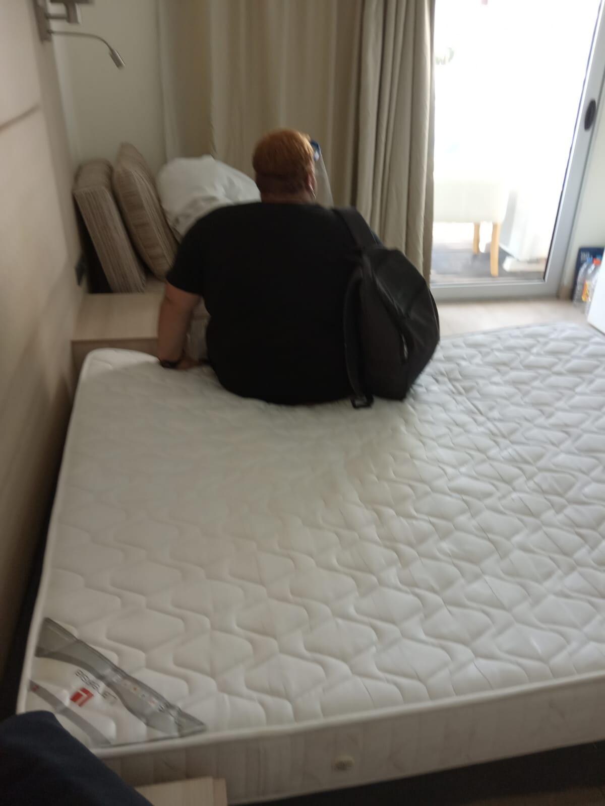 Le côté tête du matelas sans trou