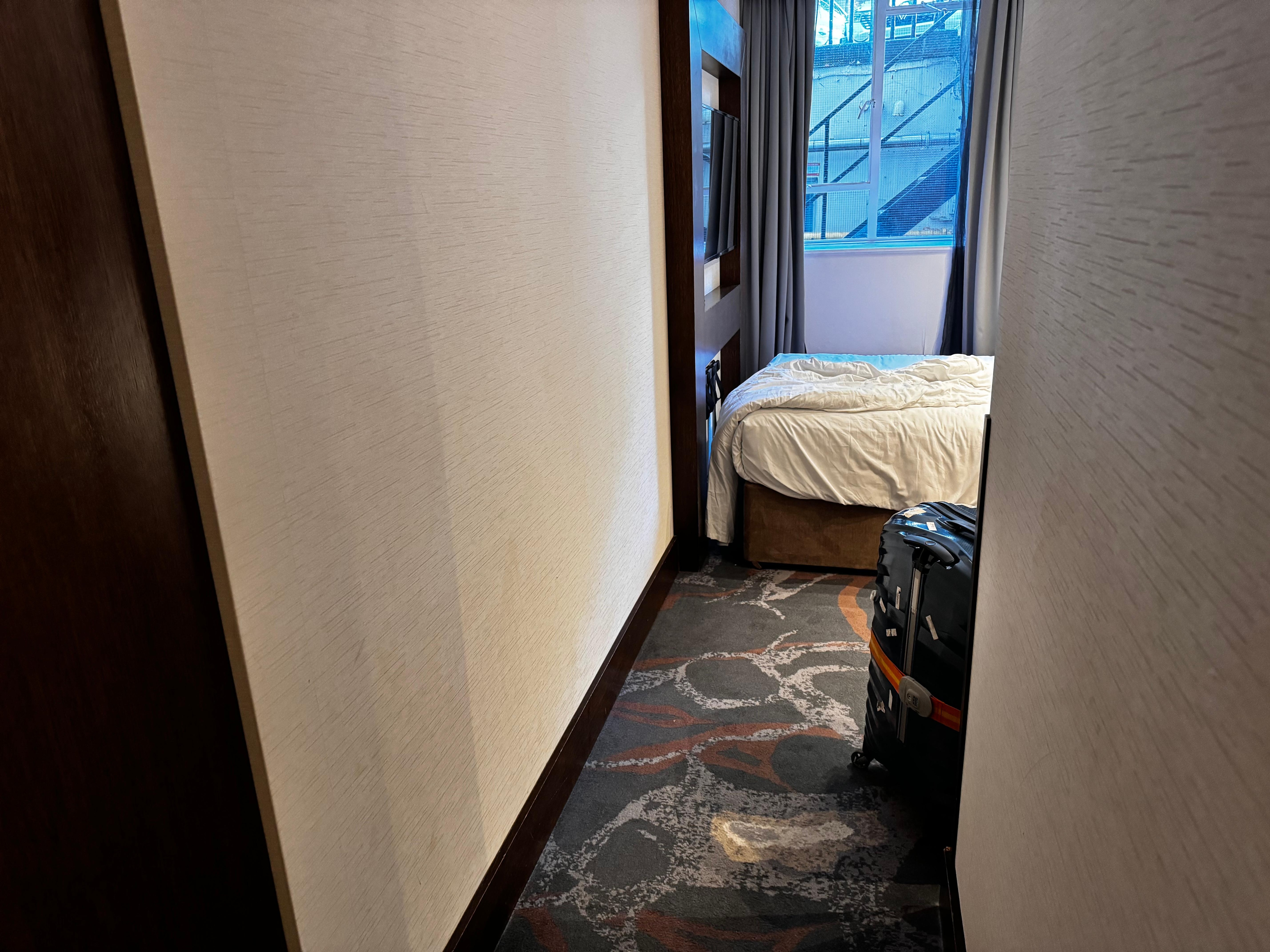 Part of the room is unusable corridor 