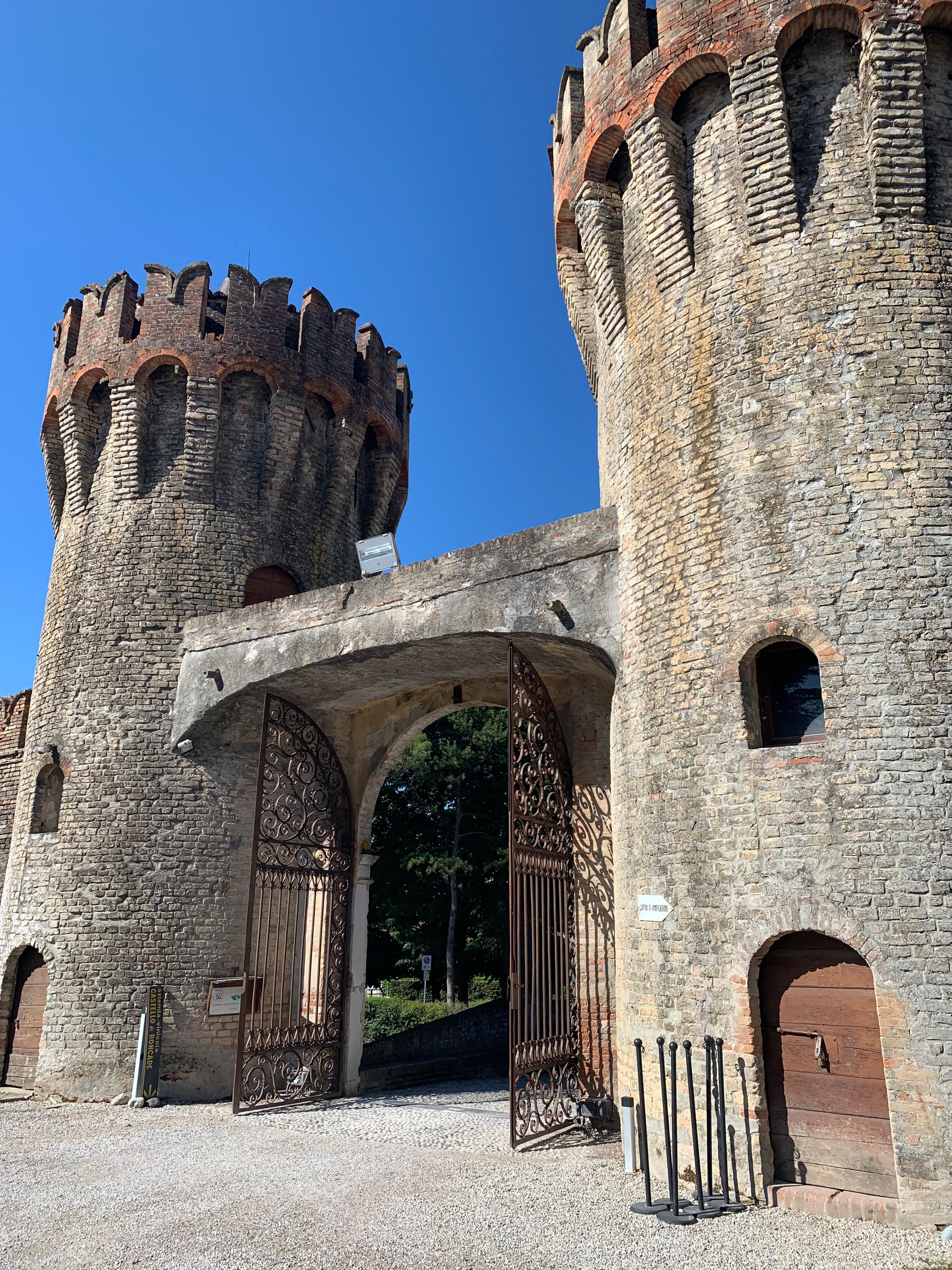 Entrance to Castillo 