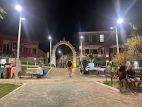 Praça da cidade e caminho do hotel