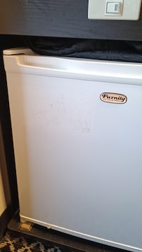 the sticky part of the label on the fridge door remains and there are strands of hair stuck on it!!!