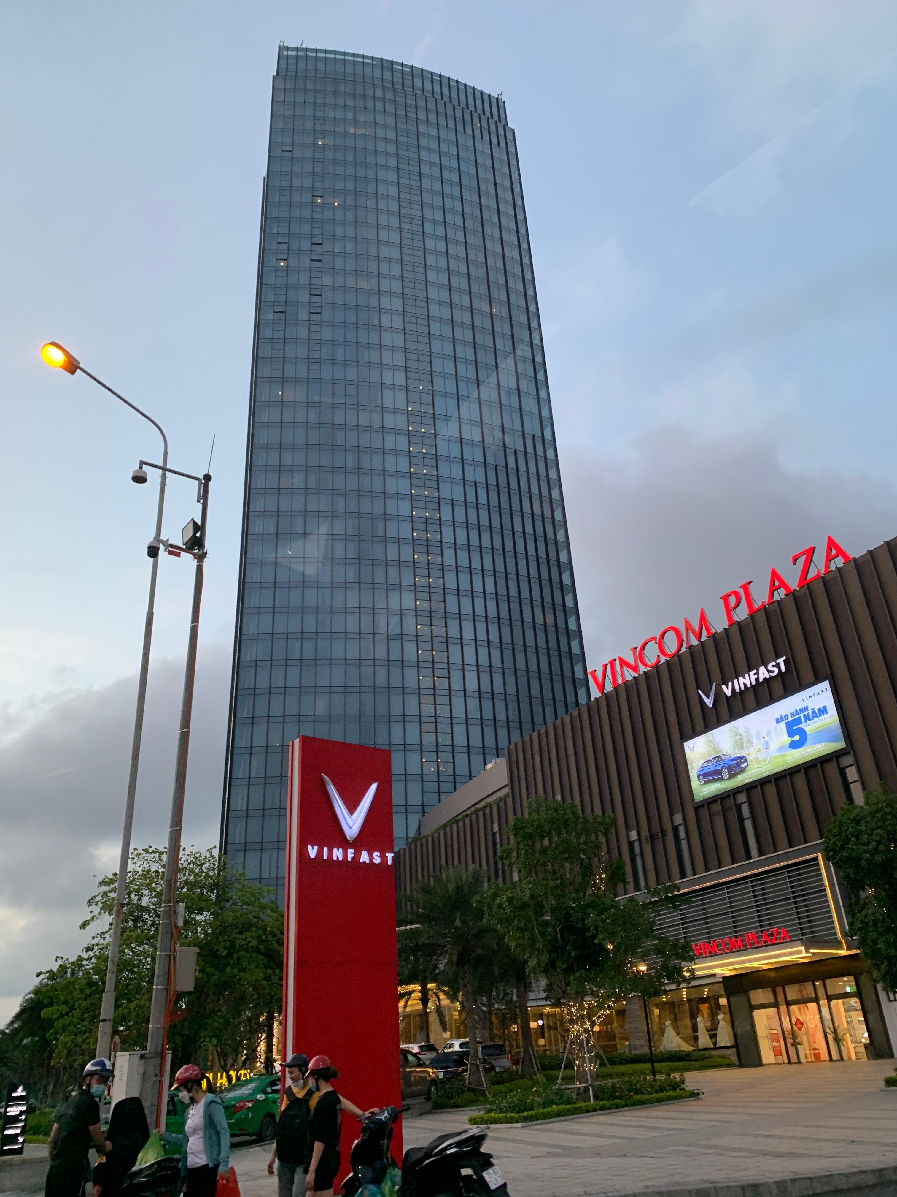 外觀&旁邊有間plaza