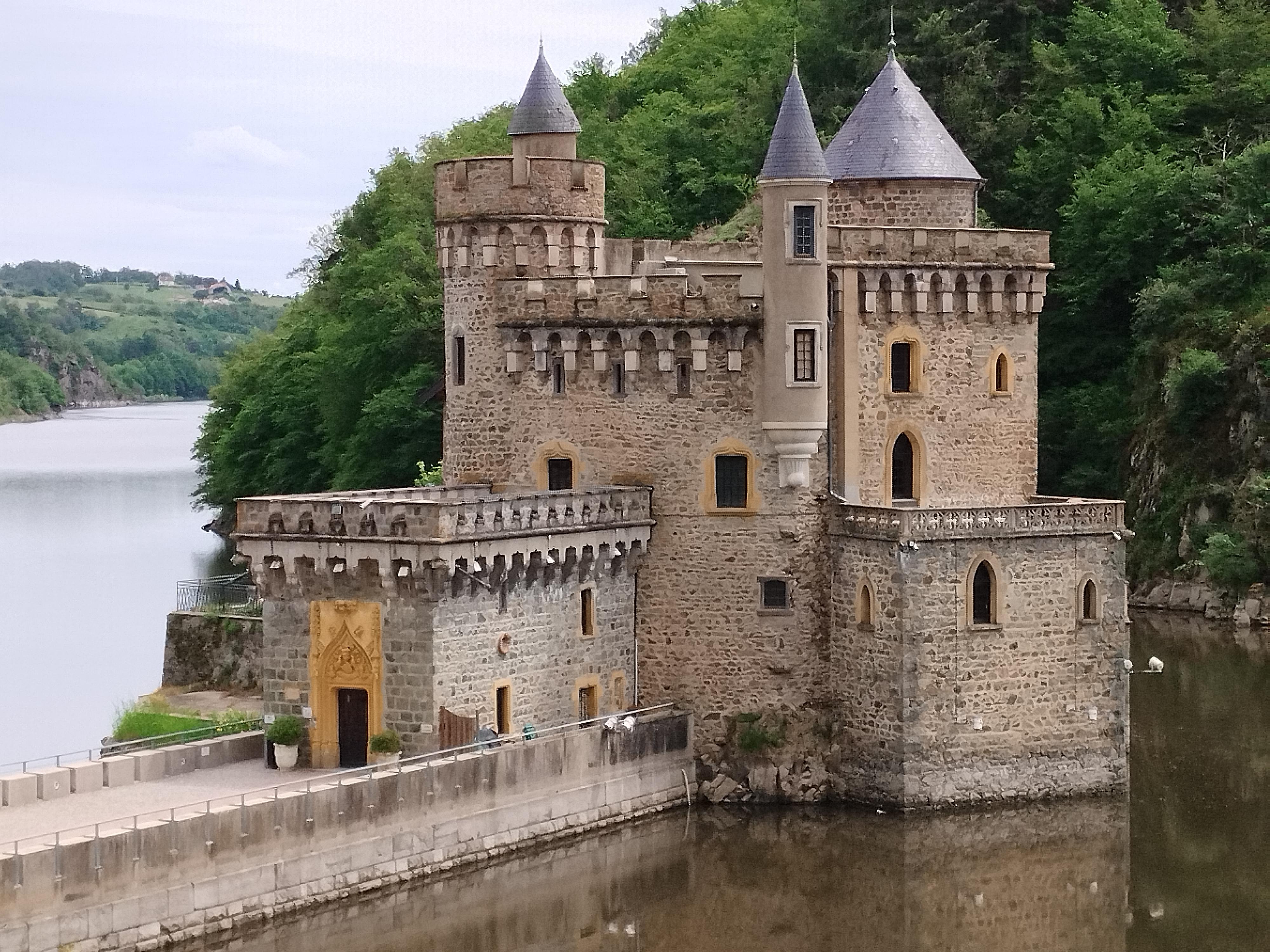 Château de la Roche avec une visite très passionnante, très théâtrale, à voir absolument.