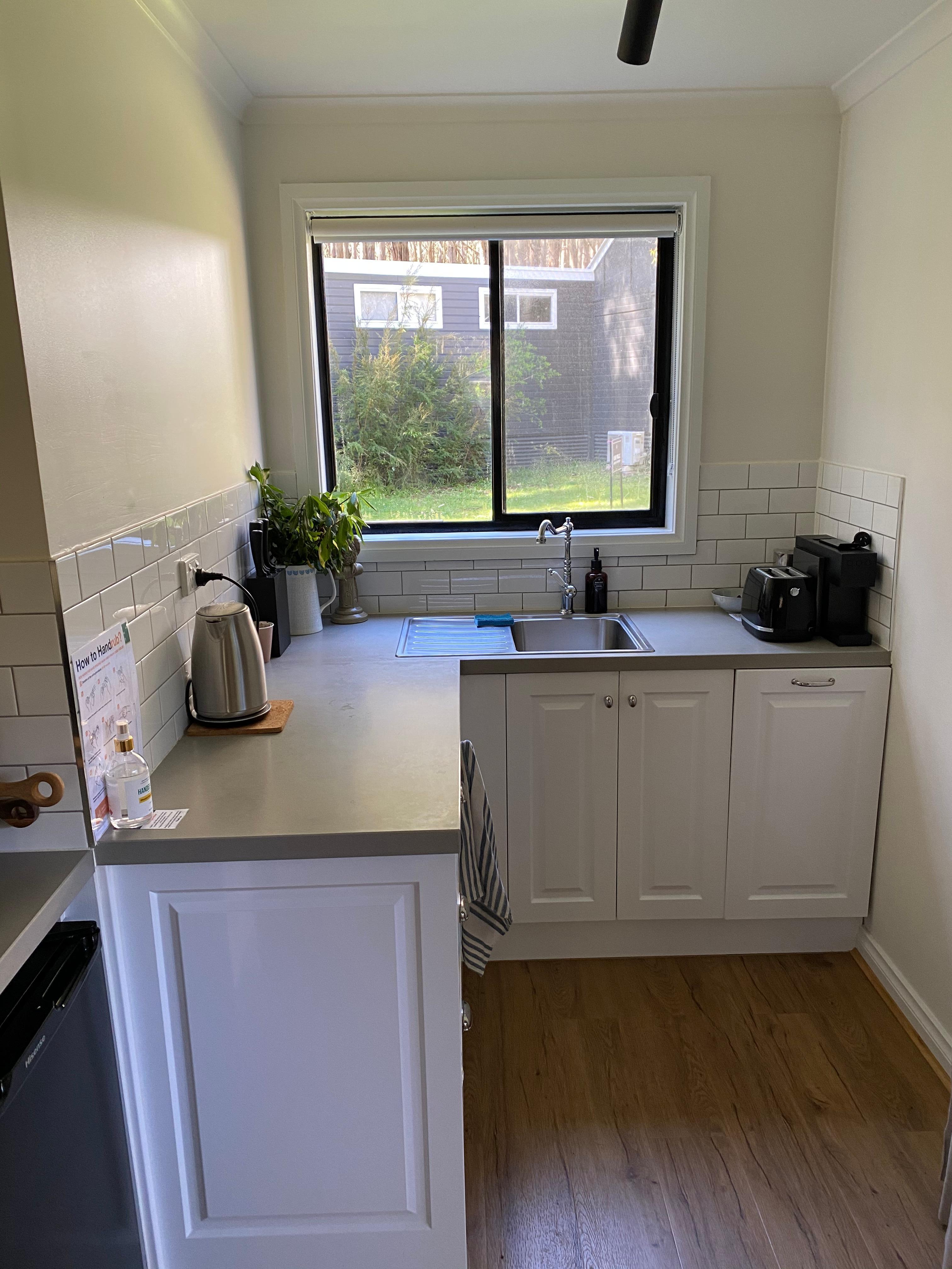 Kitchen. Bar fridge.