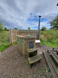 There were useful instructions in the welcome book. It took a couple of hours for the hot tub to get warm and then it stayed warm for a good amount of time.