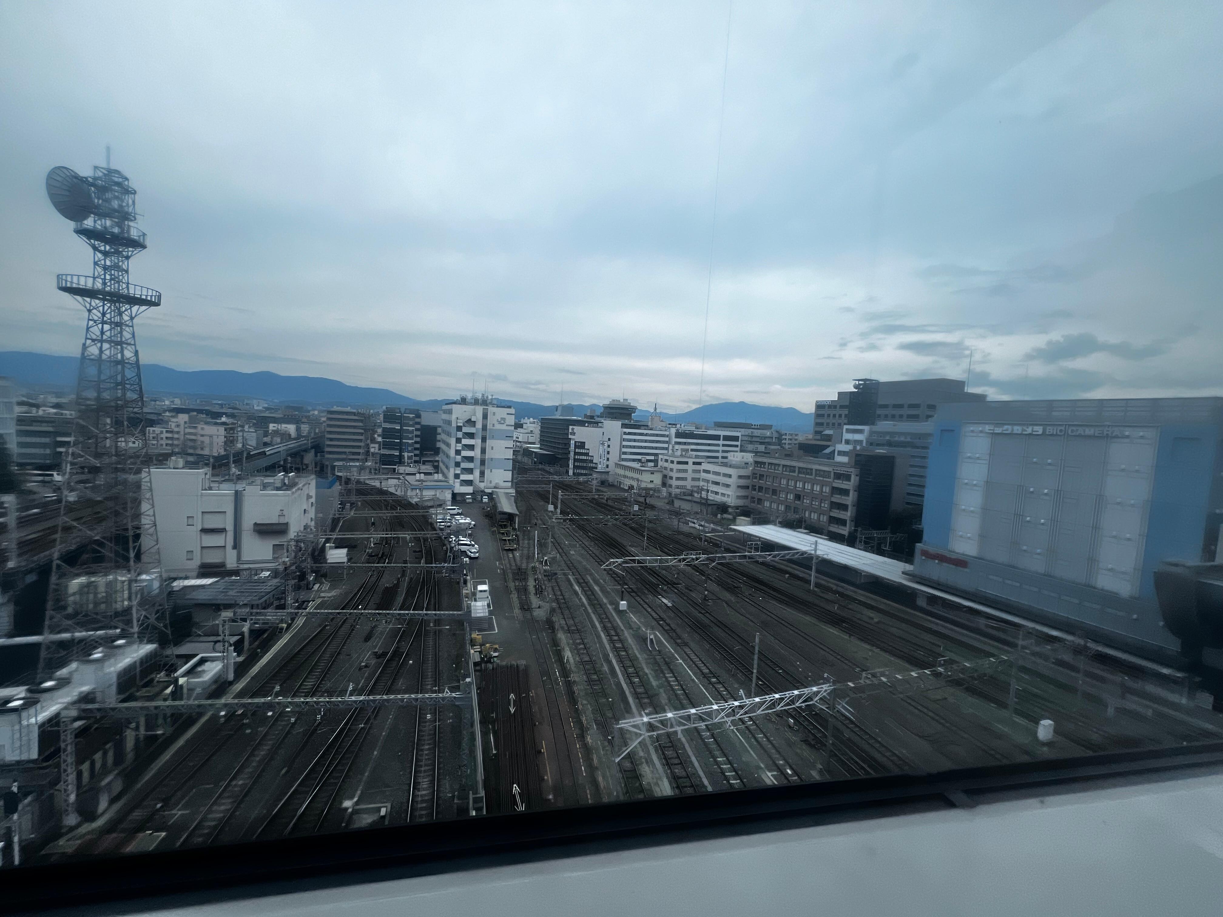 本当に駅内です。