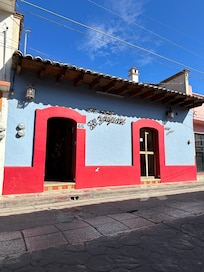 Fachada del hotel