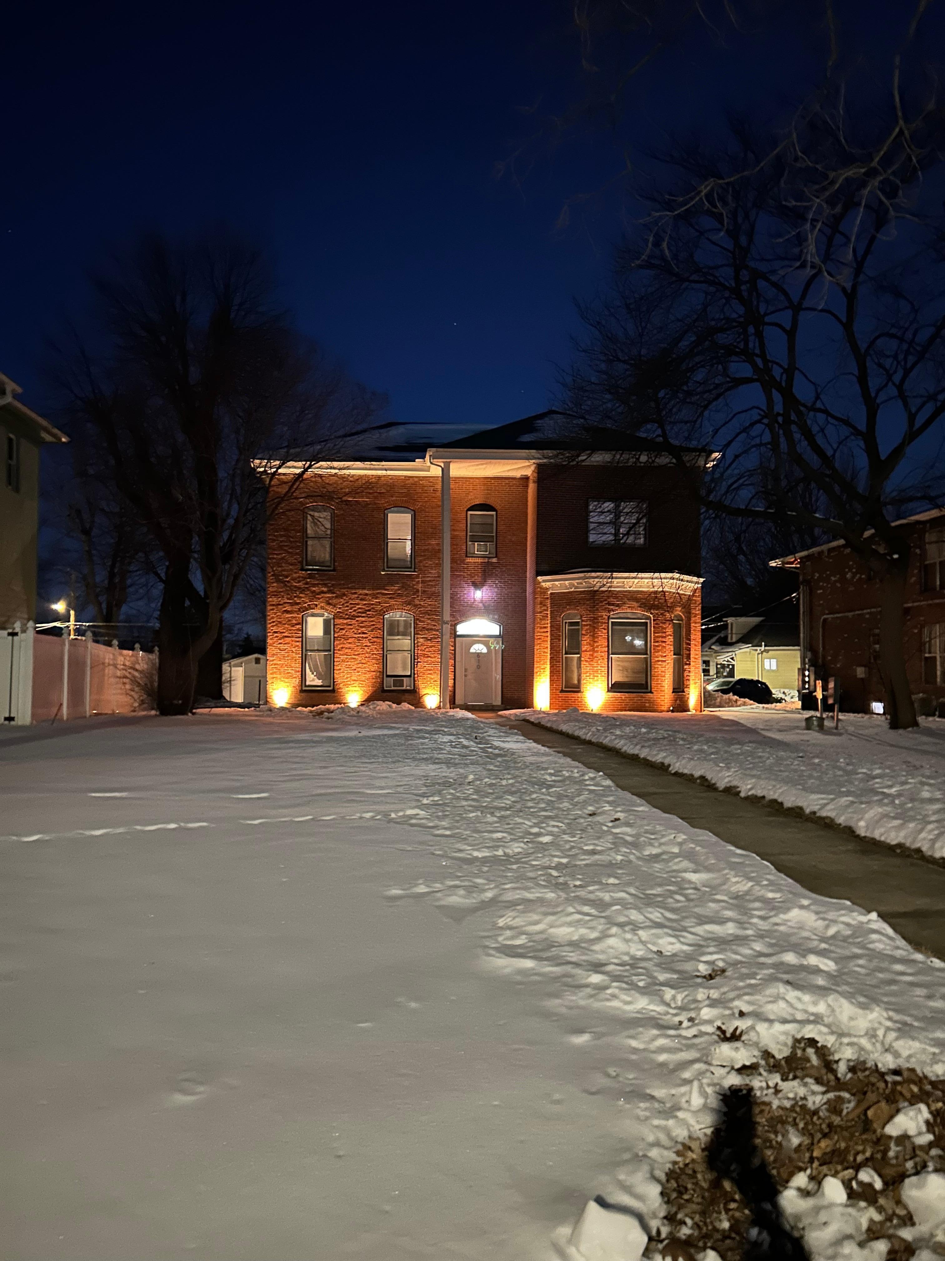 Beautiful at night, safe neighborhood. 