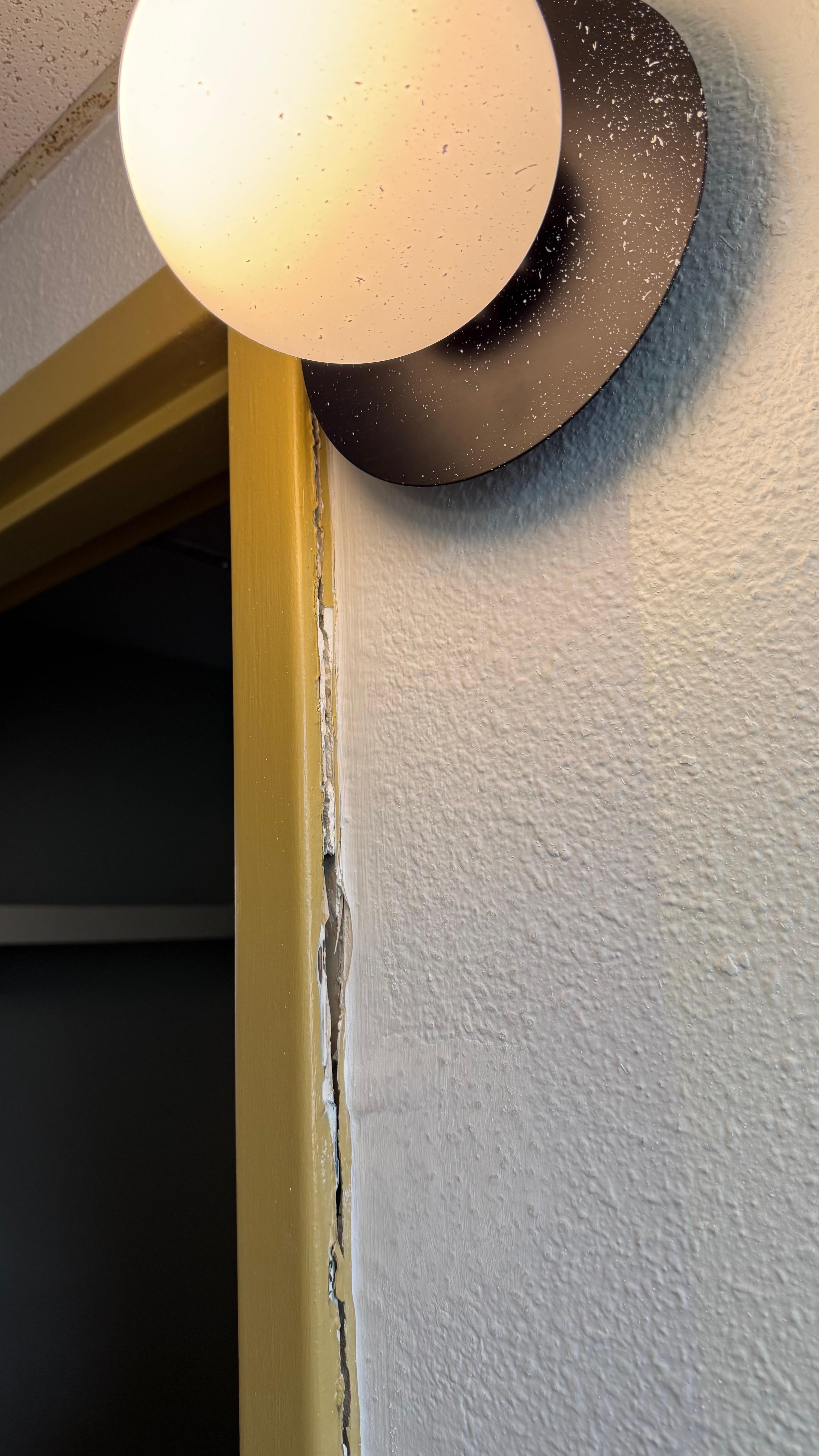 Marcos y lámparas de los pasillos