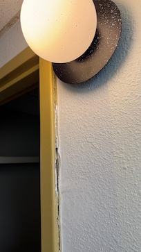 Marcos y lámparas de los pasillos