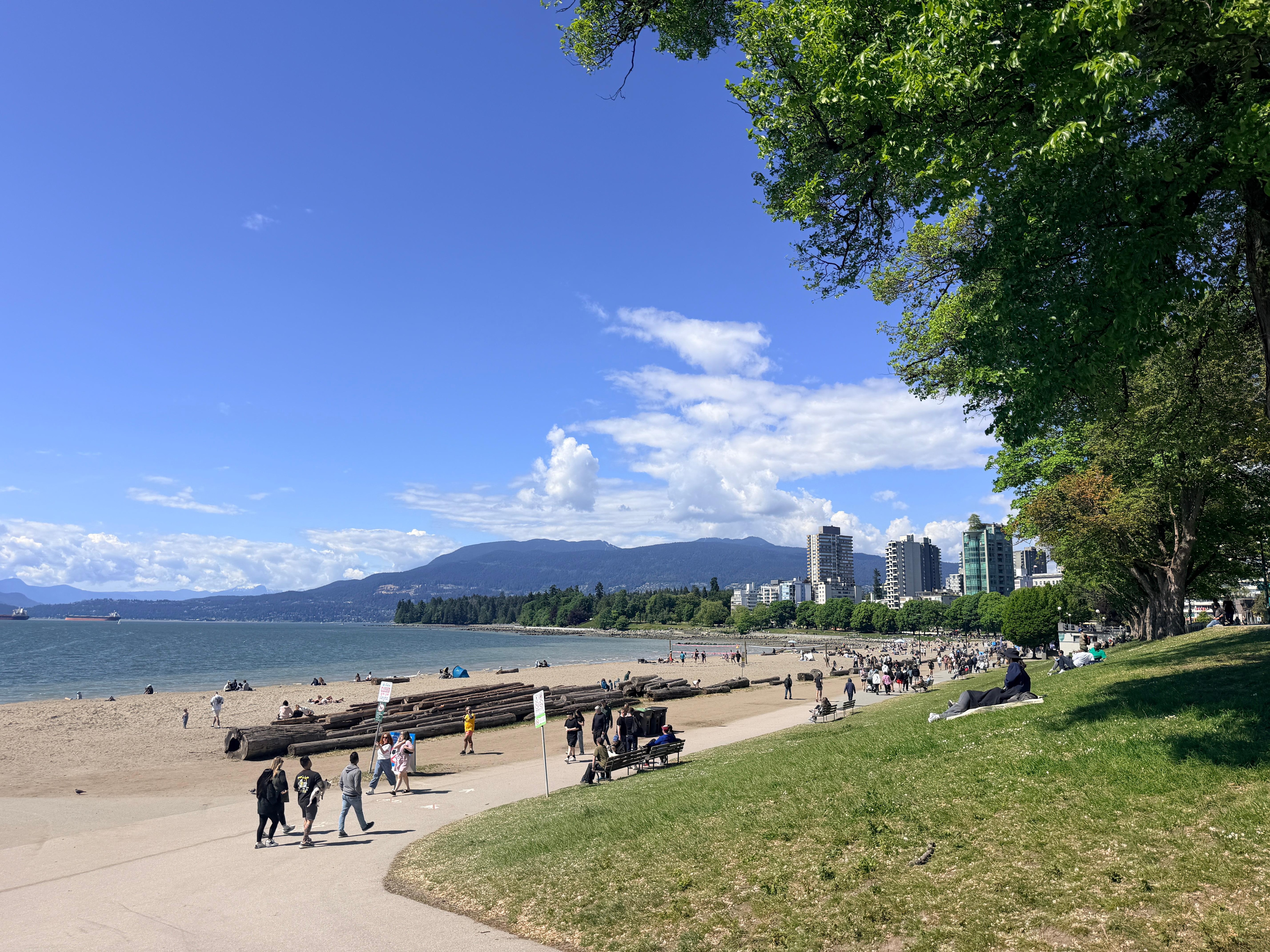 12 min walk from the Hotel to Sunset  Beach.