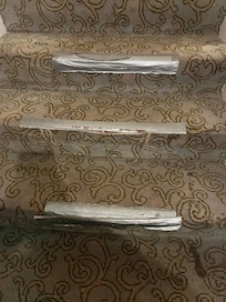 Ripes in stair carpets