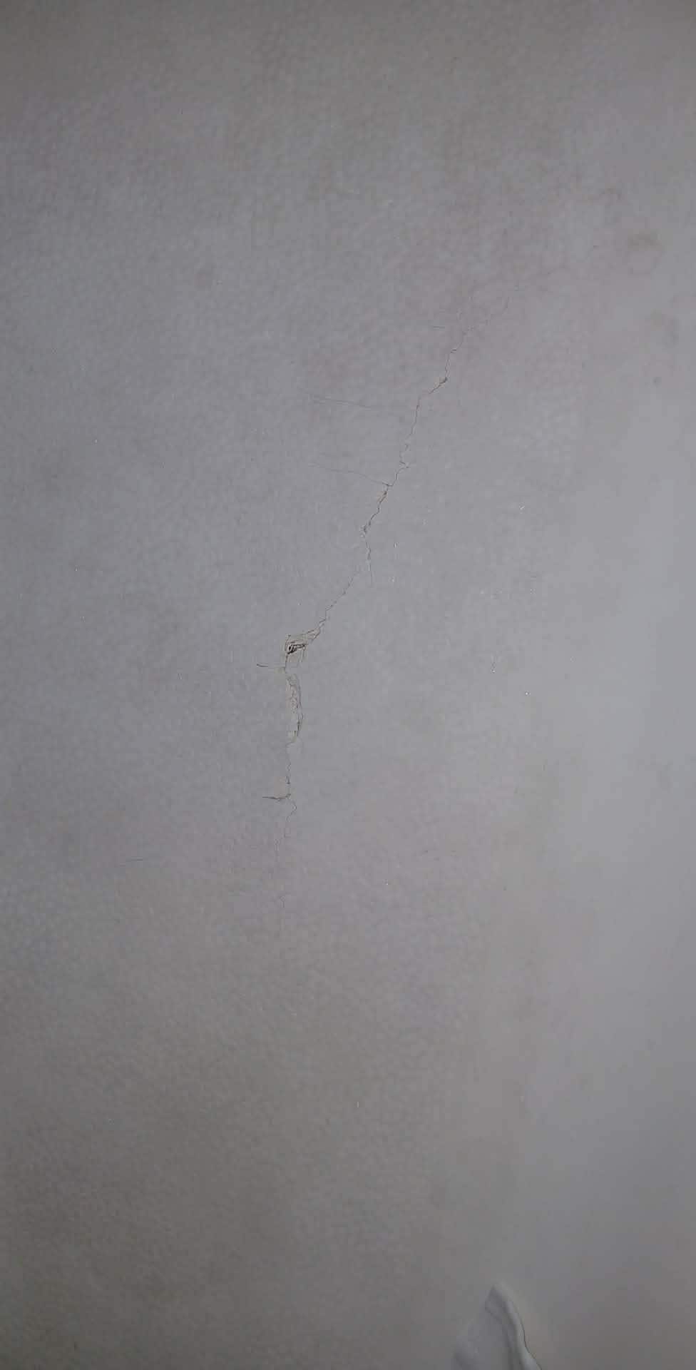 Crack in tub scratching mr grandson