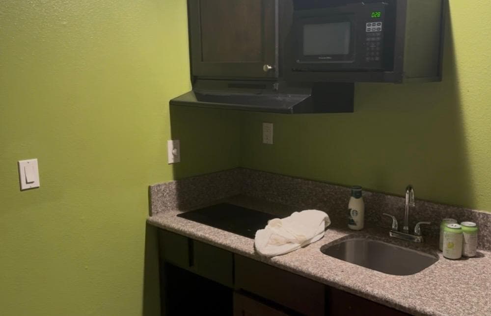 No refrigerator as advertised! 