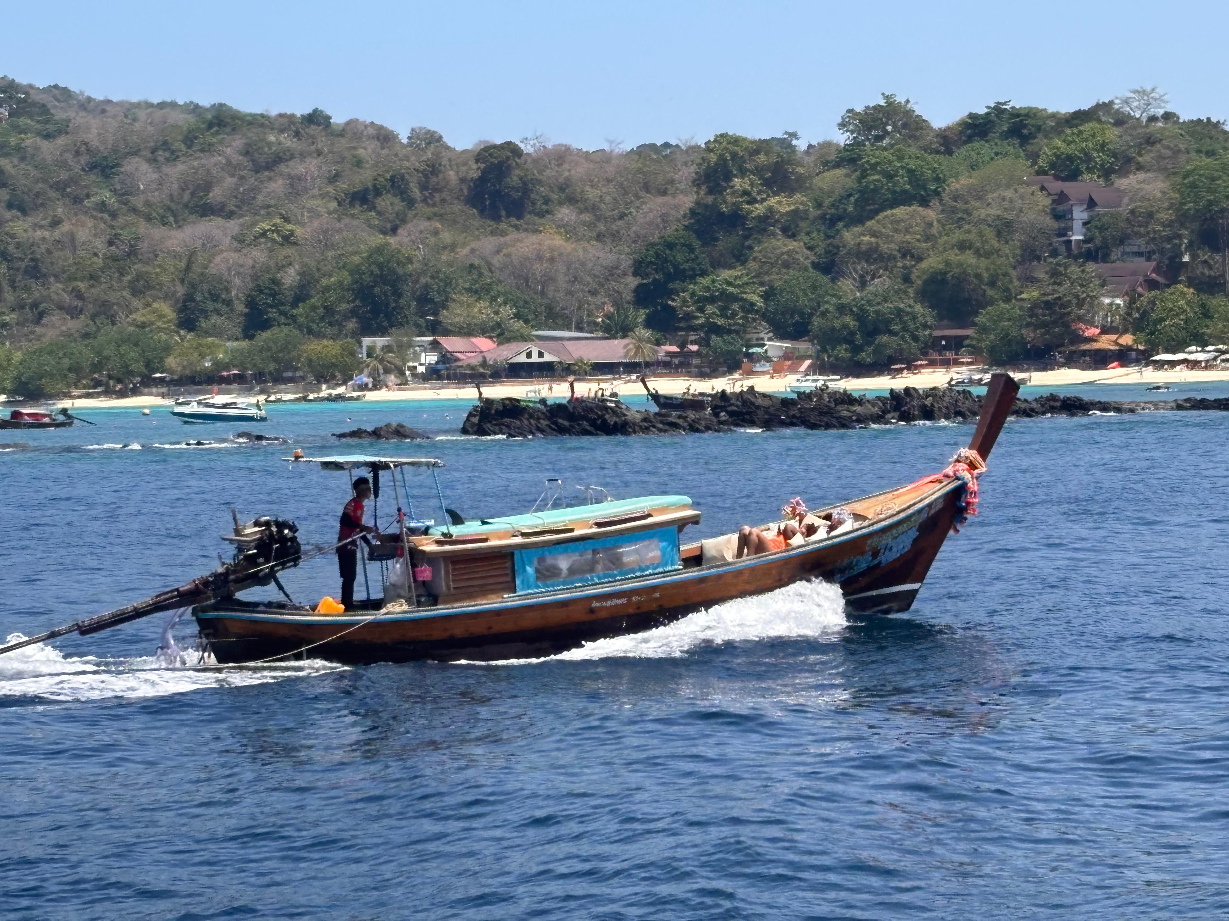 Longtail pour se rendre a l’hôtel
