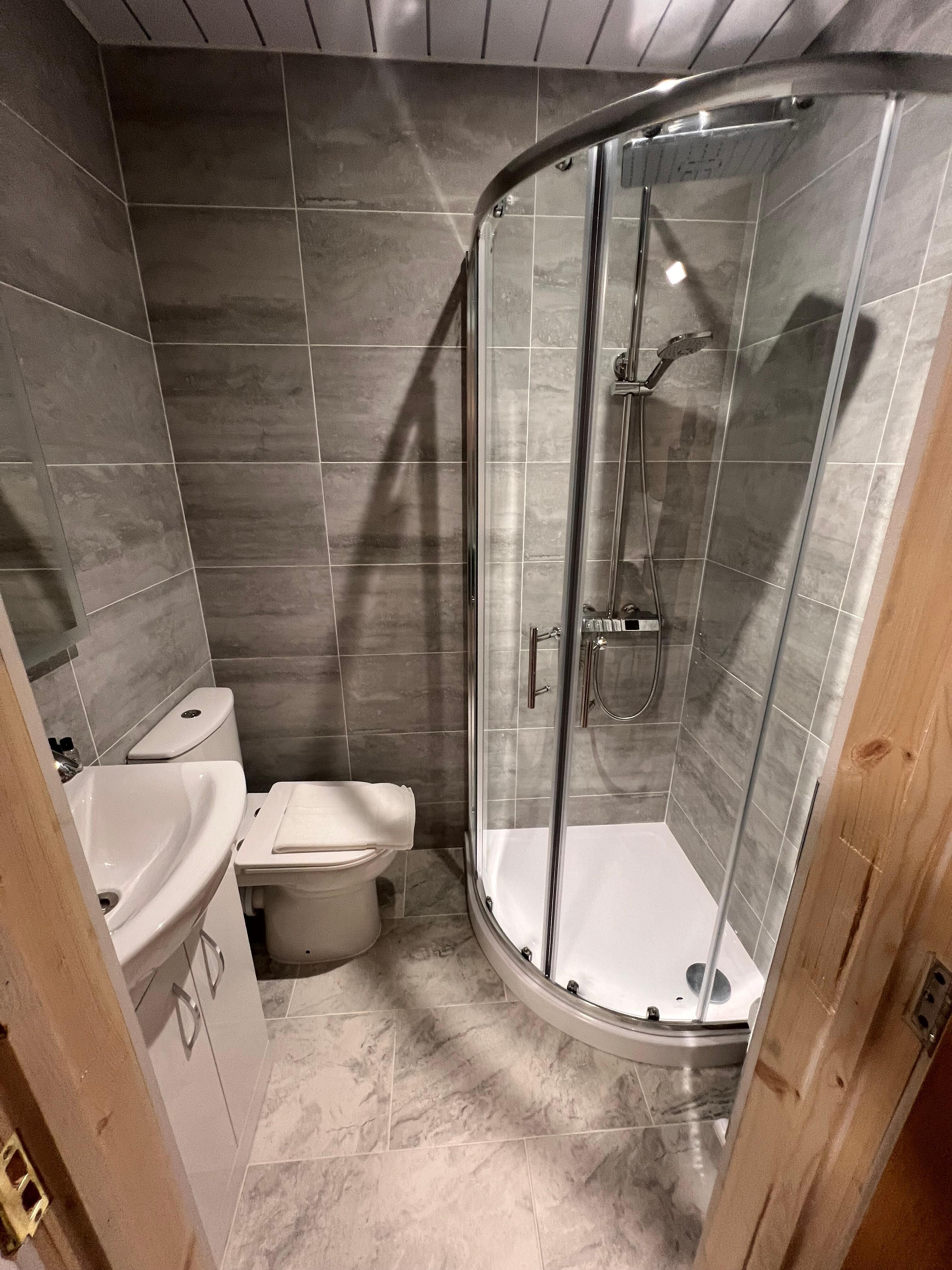 Nice bathroom. Little compact
