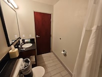 There's nowhere we can hang up the wet towels we have used. So we should ask for changing towels every day.