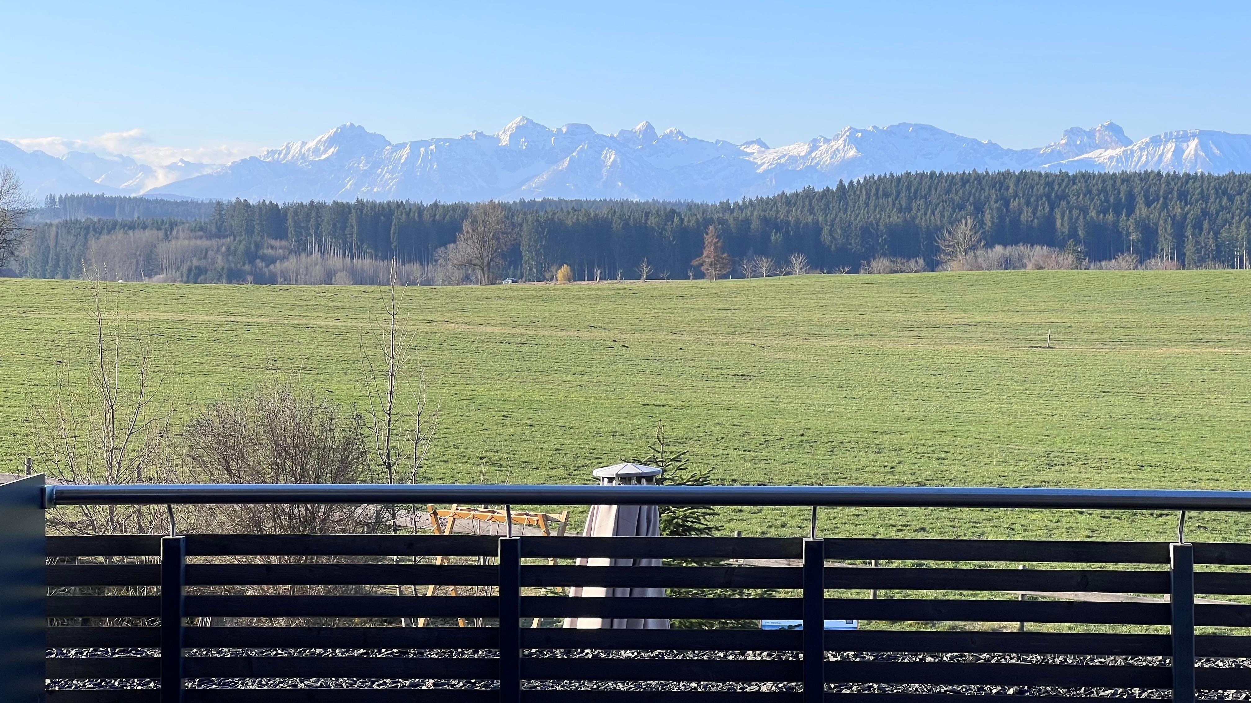 Blick vom Balkon / eher Terrasse bei unserem Zimmer 