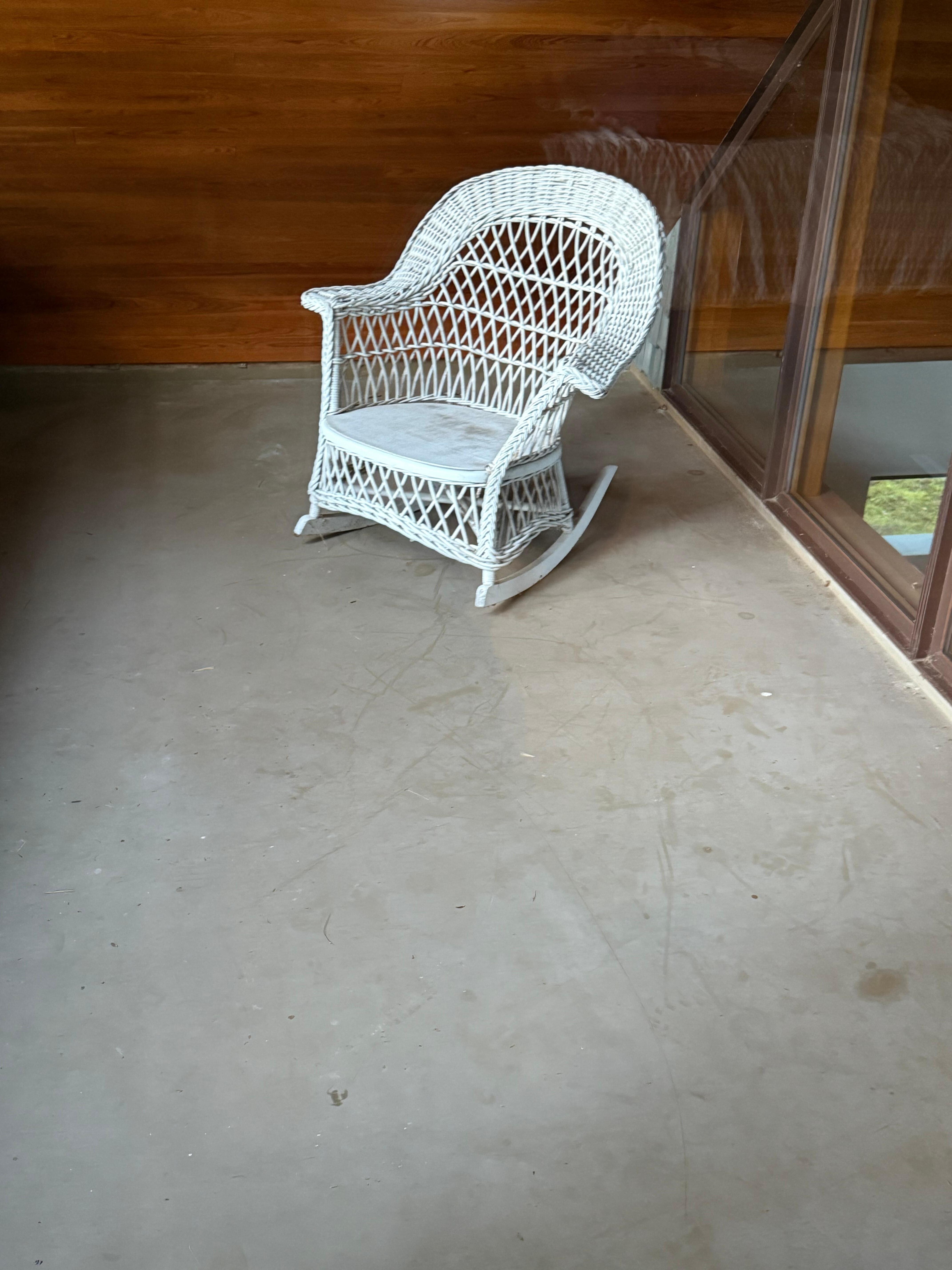 No 2nd chair on balcony 