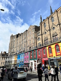 This is literally steps from the apartment. So easy! Victoria Street