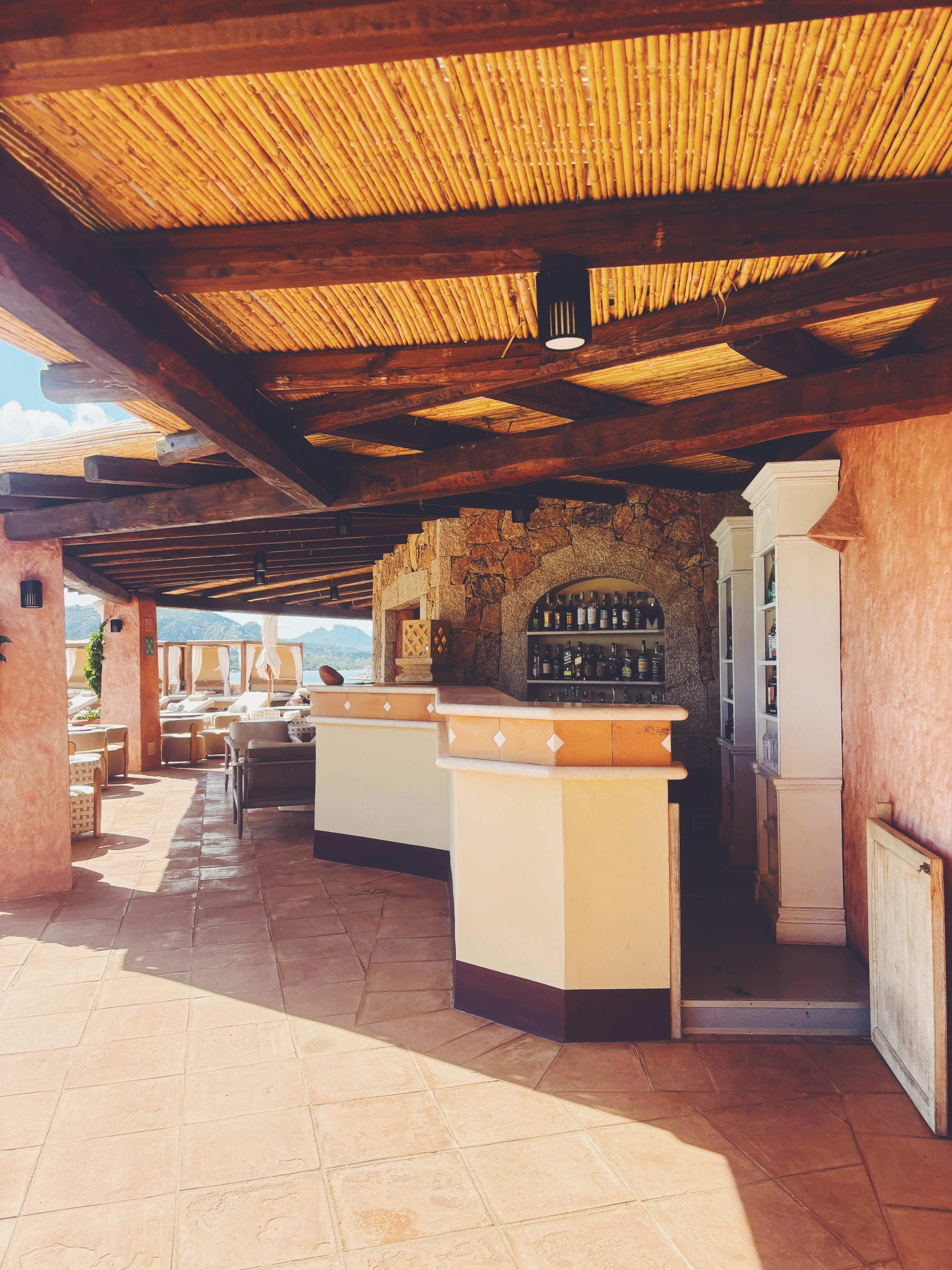 Main pool bar