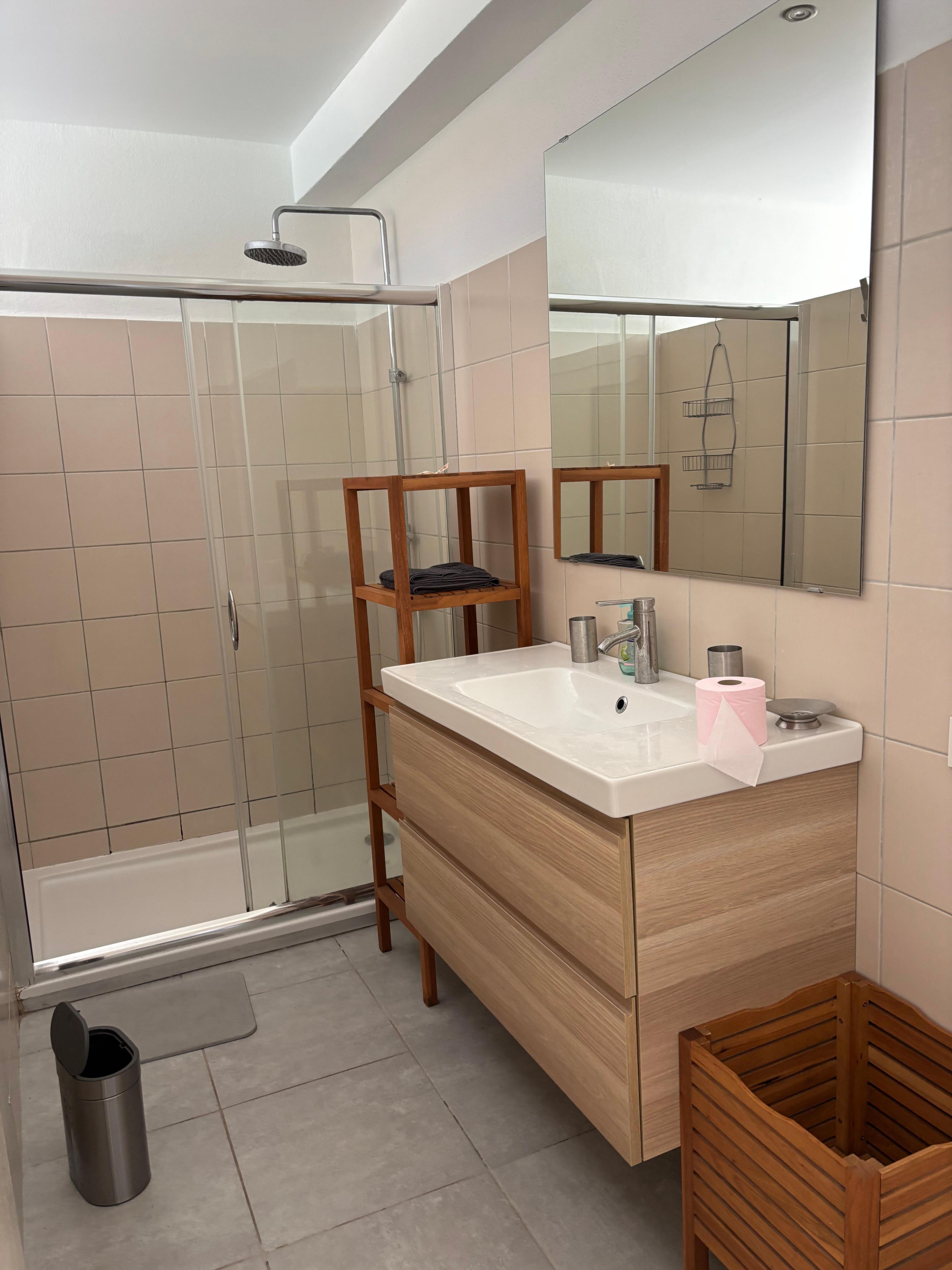 Sdb annexée à la chambre avec vue