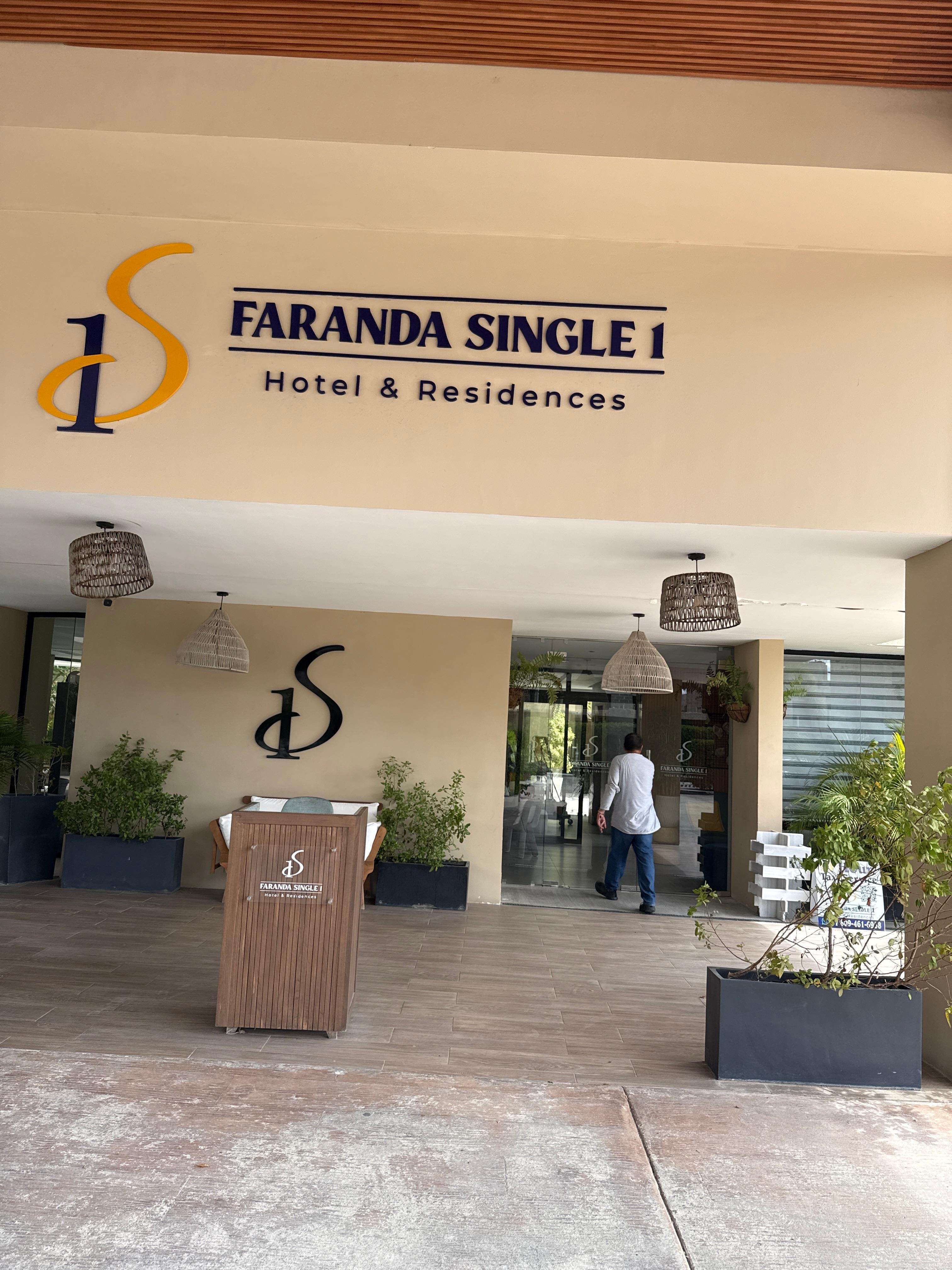 Hay dos nombres con el mismo hotel 
Probar y Faranda 