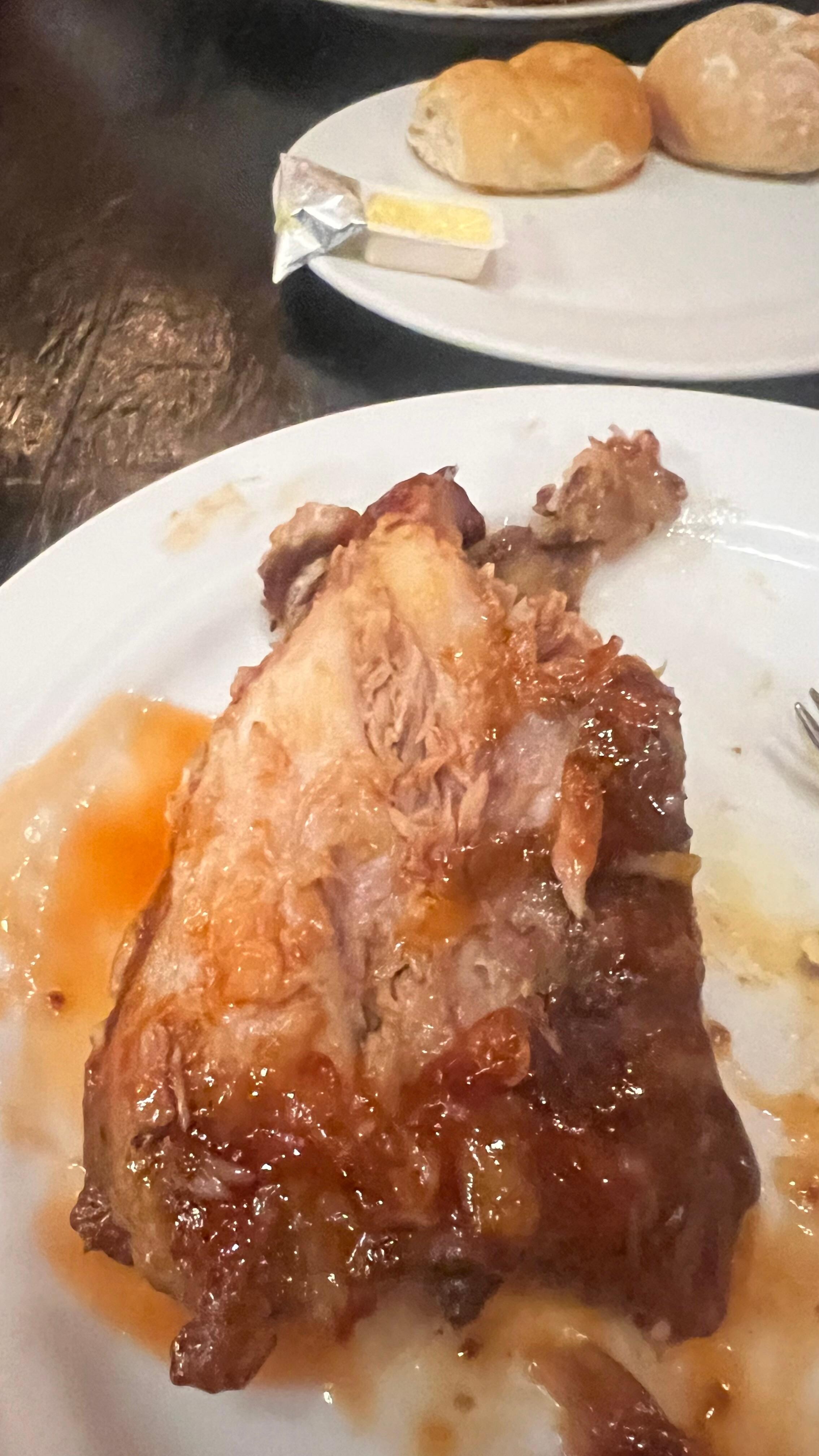 Huesos sin carnes y servido como animal. 