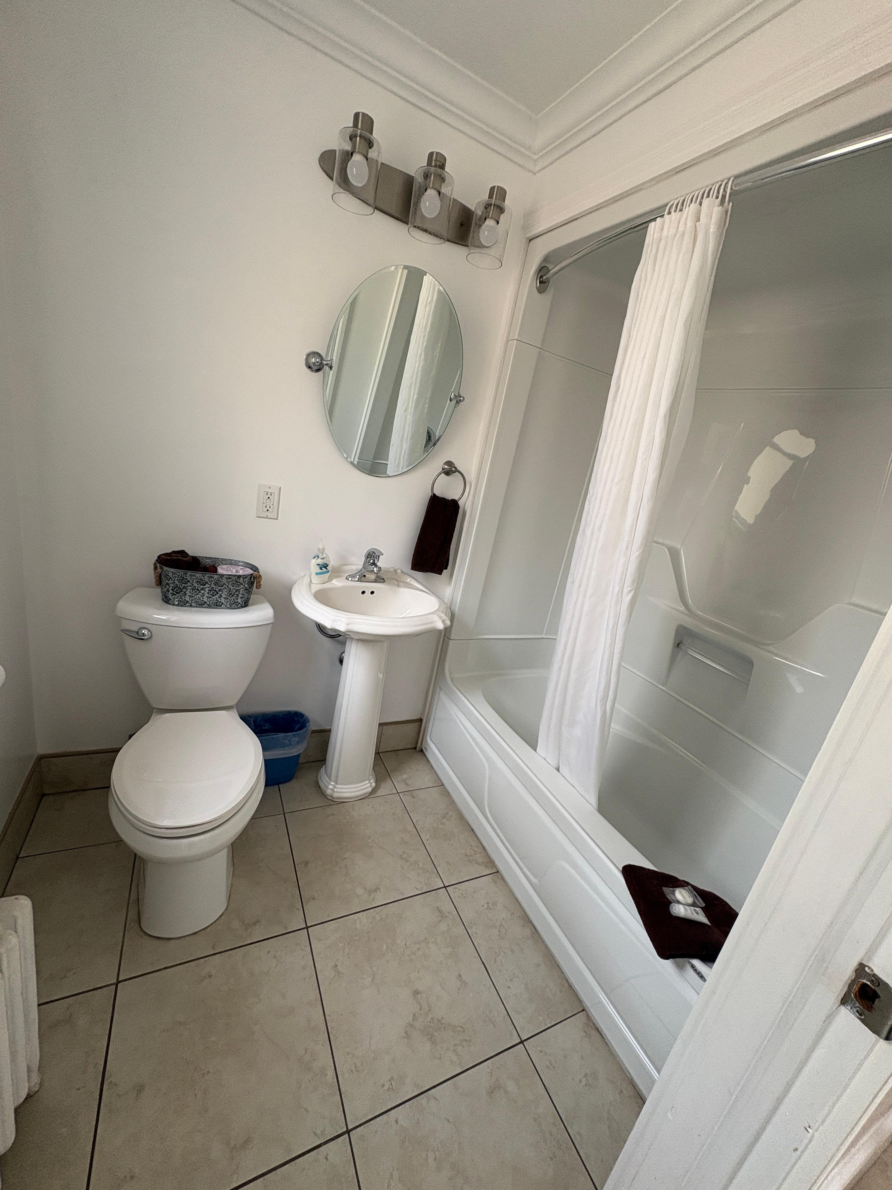 Lovely bathroom. Nicely renovated.