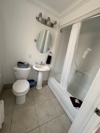 Lovely bathroom. Nicely renovated.