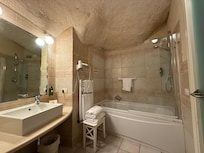 Excellent bathroom