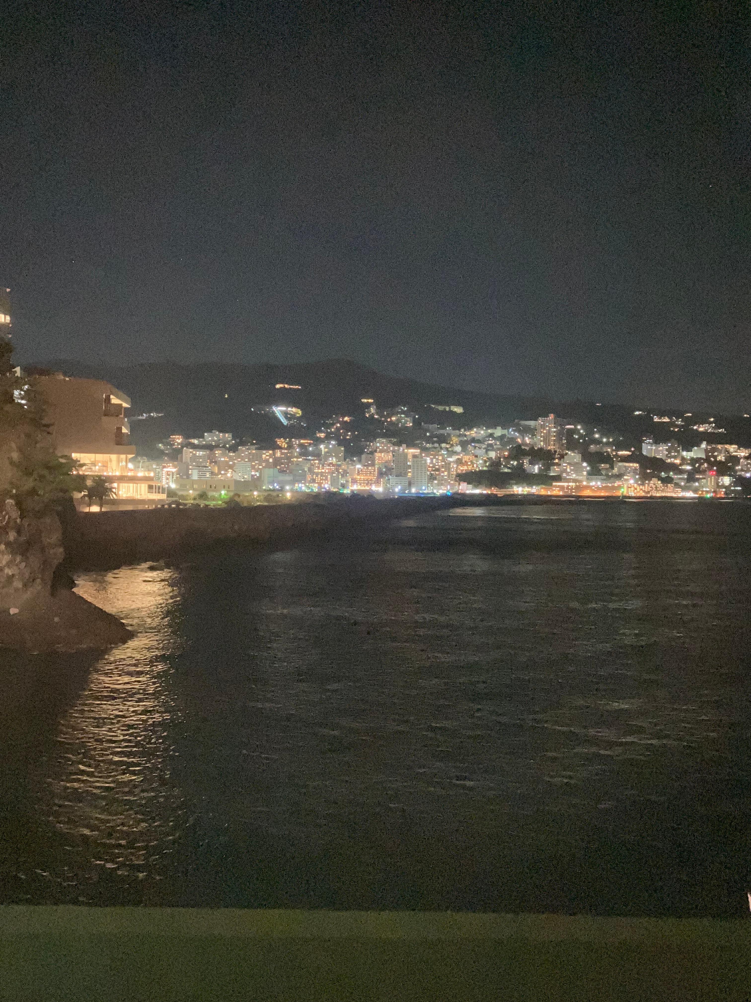 部屋からの夜景がらオーシャンビューで夜景が綺麗でした。