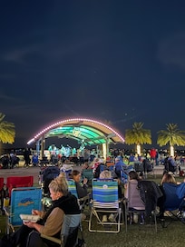 At the free concert (Friday/Saturday)