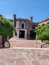 La arquitectura del Hotel Castillo de San Javier excelente