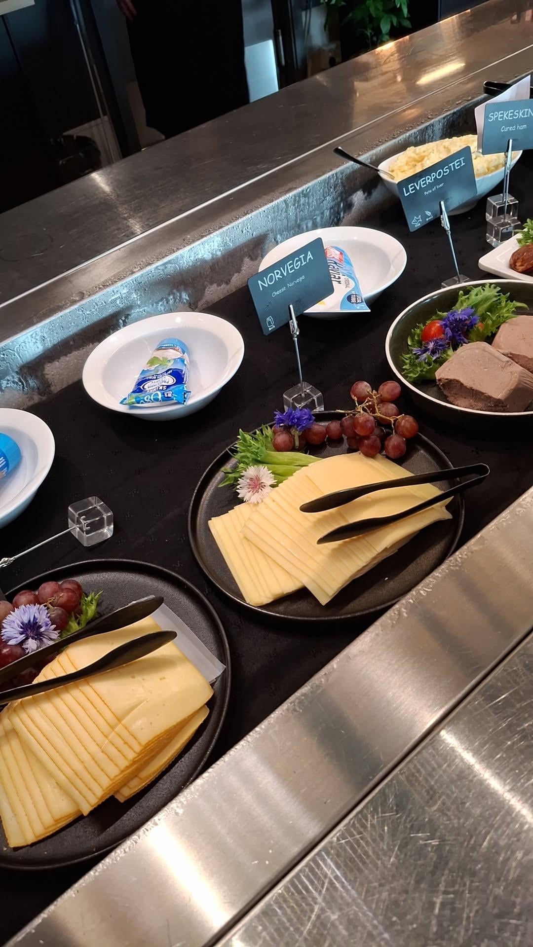 Frokosten var nydelig, pent å delikat 🌺
