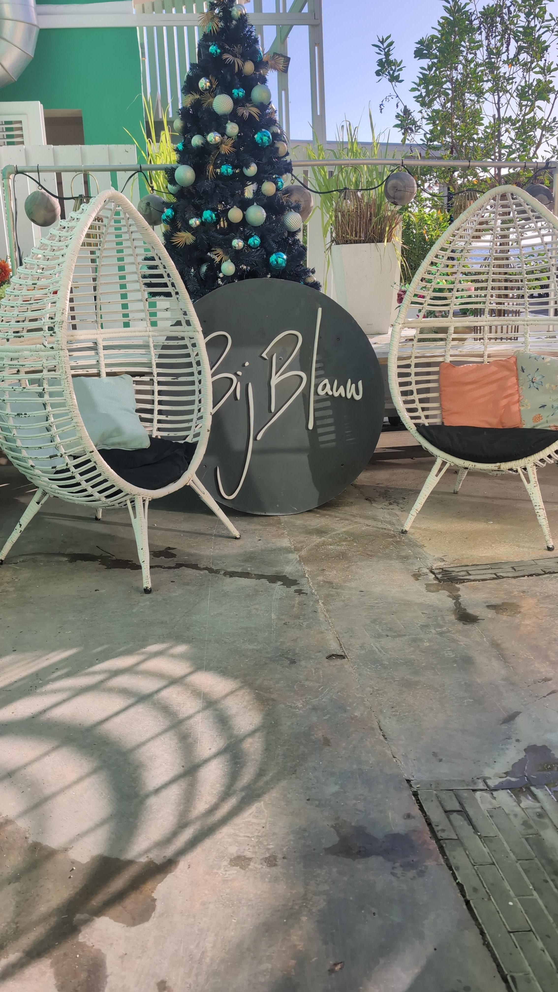 Entrance to the restaurant 