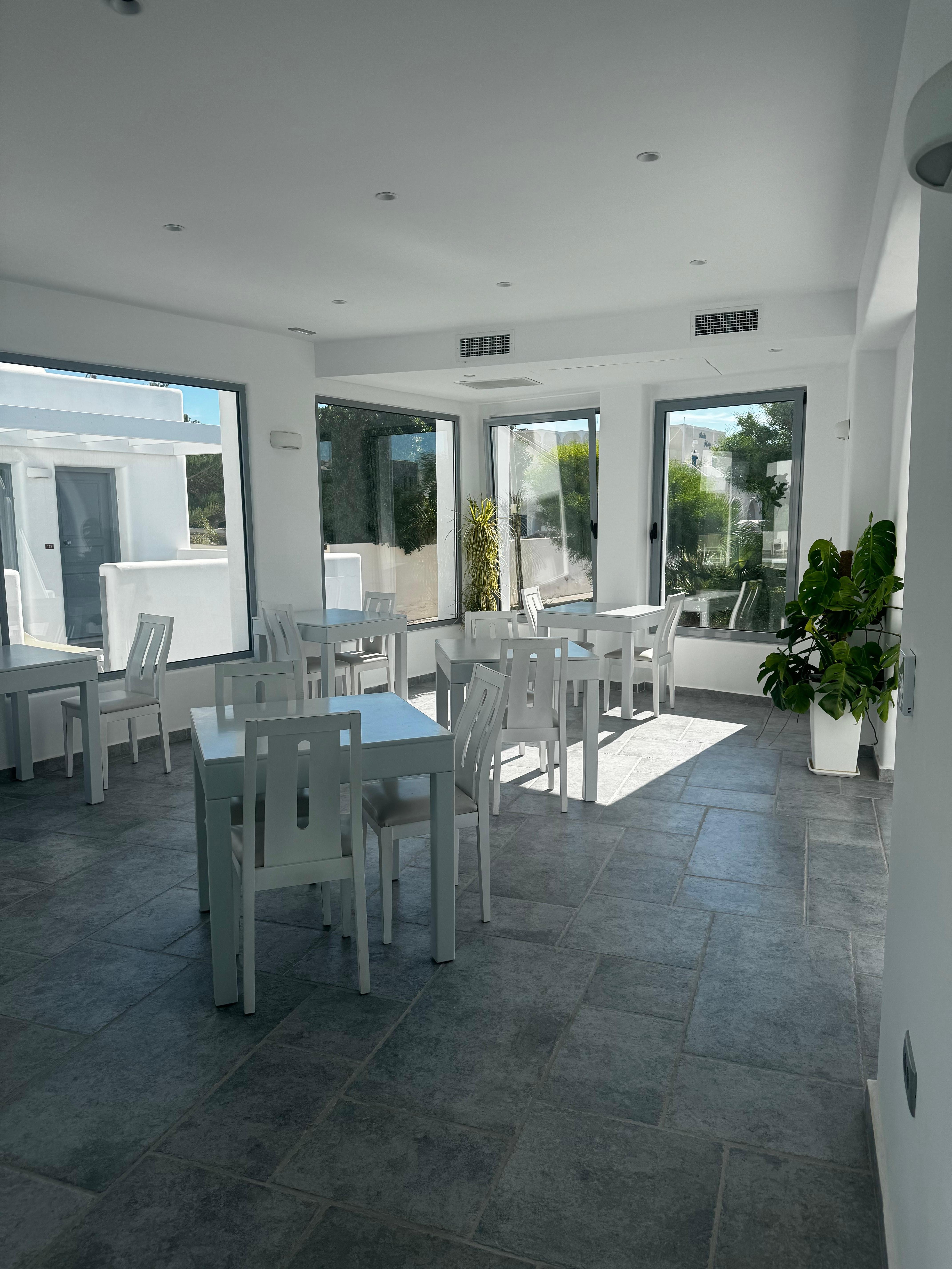 New area added on to breakfast/dining with children’s pool removed.