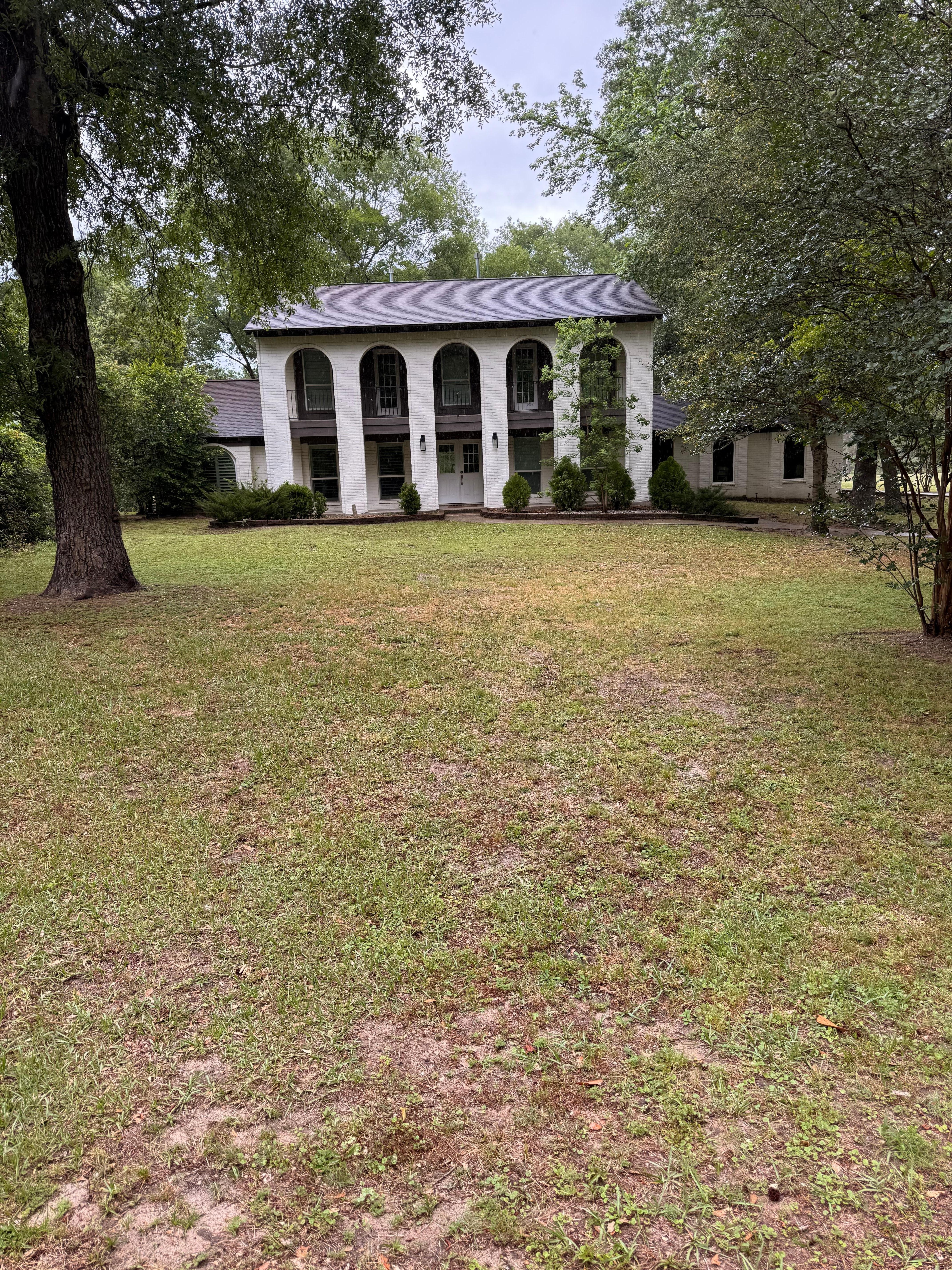 Front view does not match advertised photo