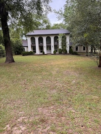 Front view does not match advertised photo