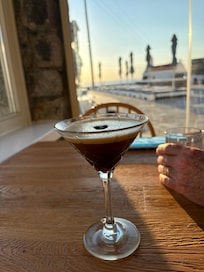 Cocktail to enjoy while waiting for sunset