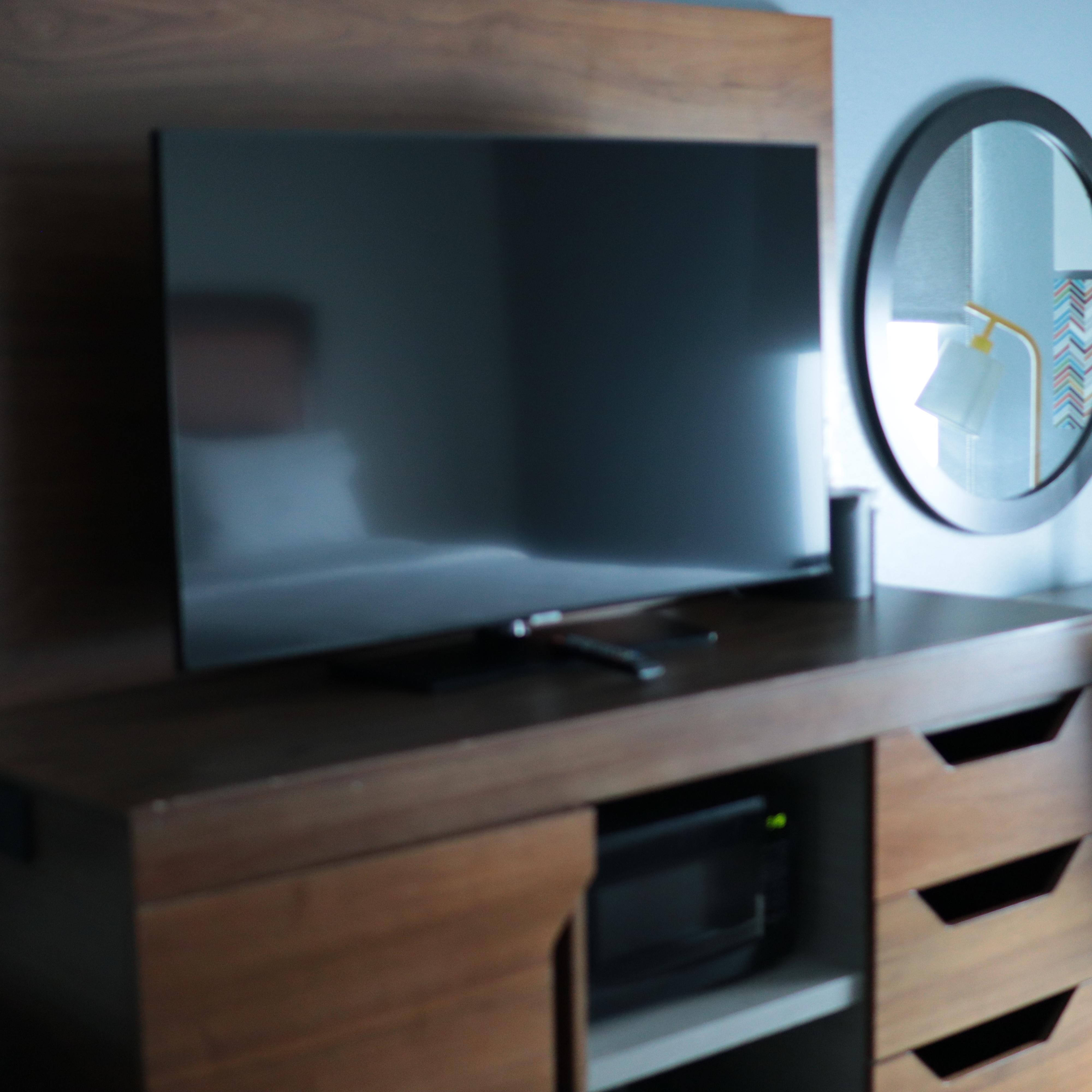 Gorgeous work/ media area.