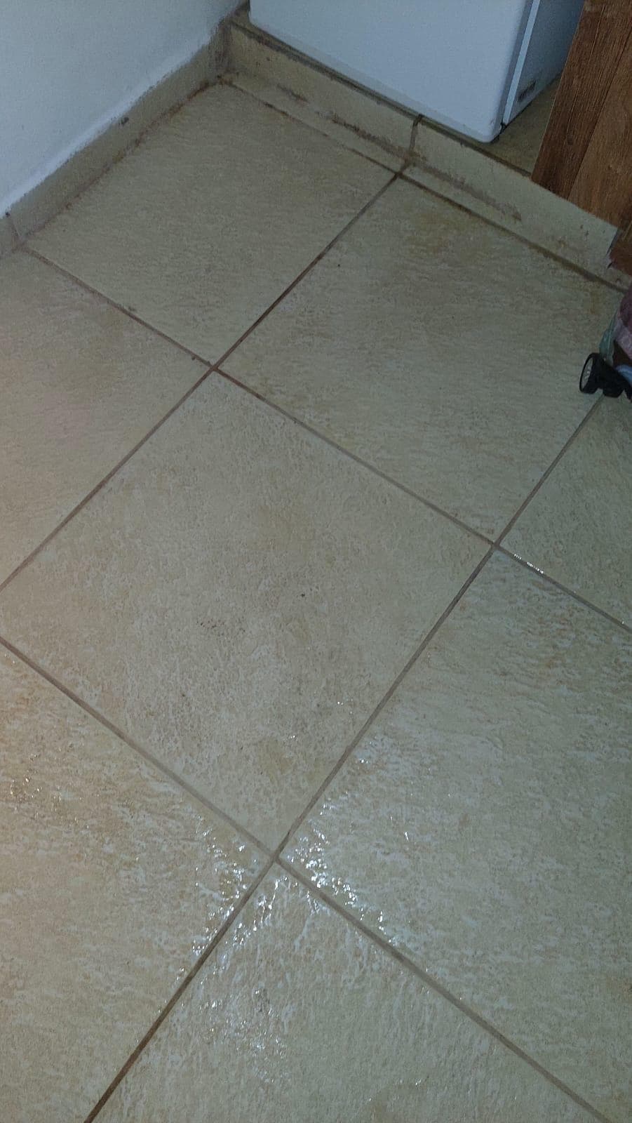 Quarto alagado logo que chegamos. Tivemos que trocar de quarto