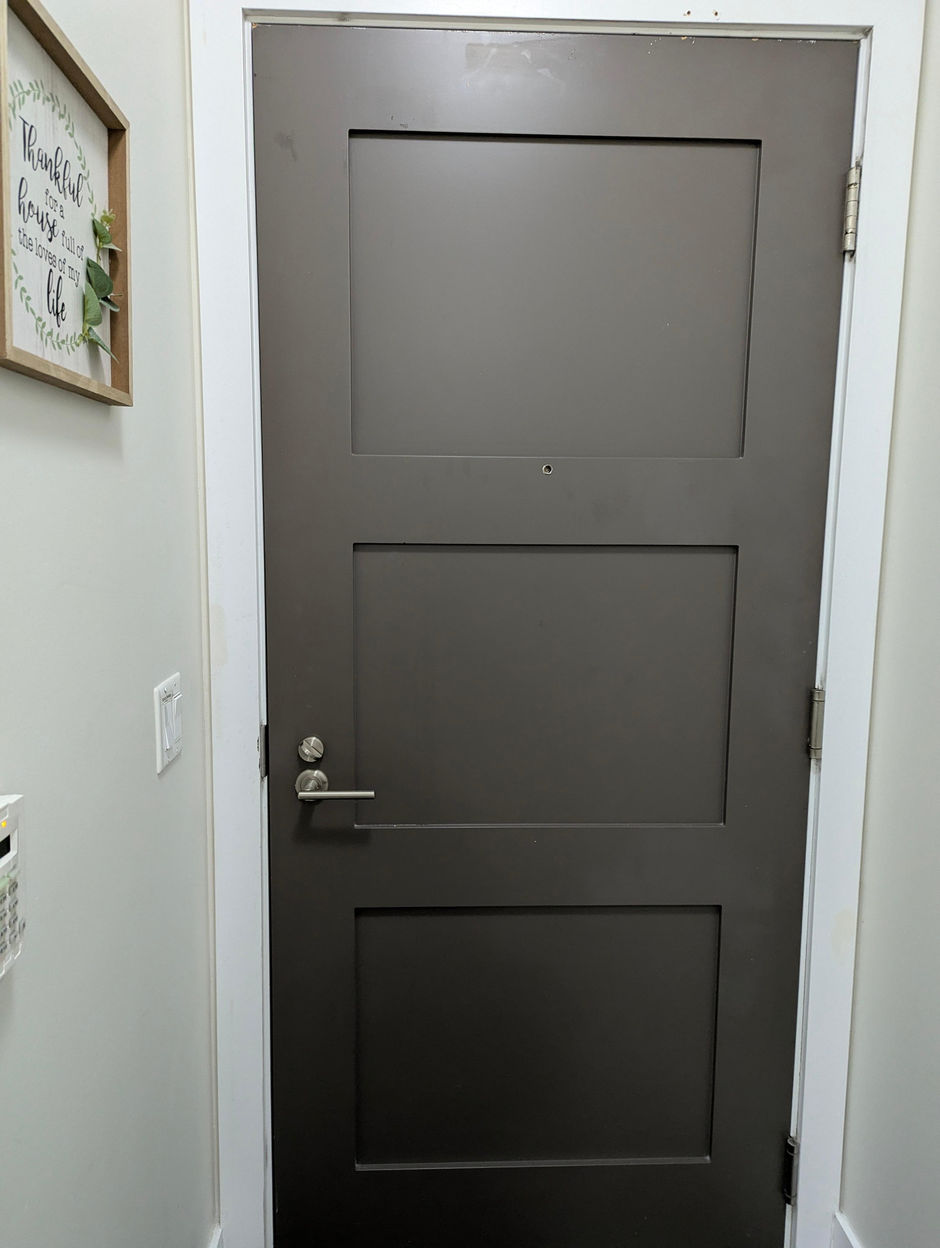 No secondary security lock on door
