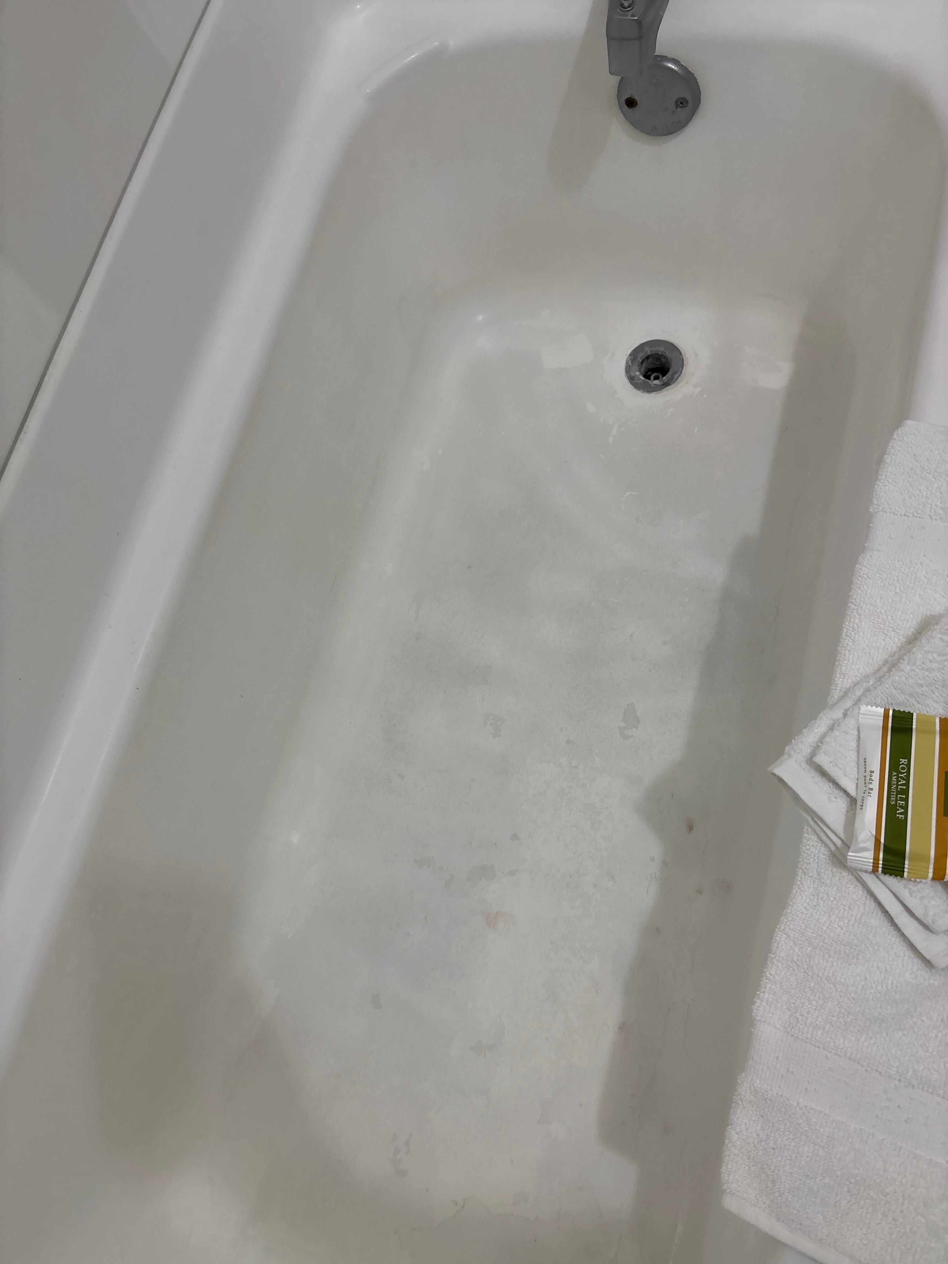 Dirty bathtub 
