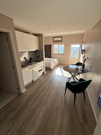 Pentryt och dörren ut till terrassen